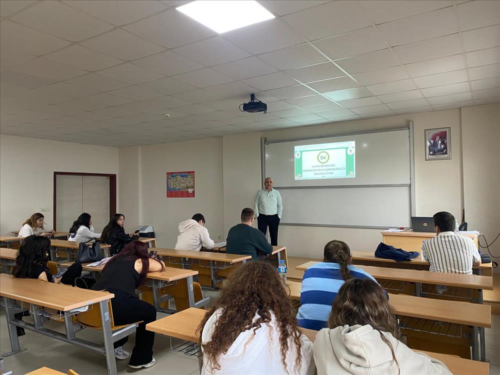 Bölümümüzde öğrencilere yönelik “Sıfır Atık, Kimyasal Atık, Elektronik, Floresan ve Pil Atık, Sürdürülebilir Su Yönetimi Eğitimleri” verildi.
